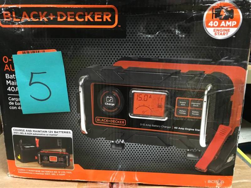 lot 5 image: BLACKDECKER 15 Amp Battery Charger with 40 Amp Engine Start  in like new condition