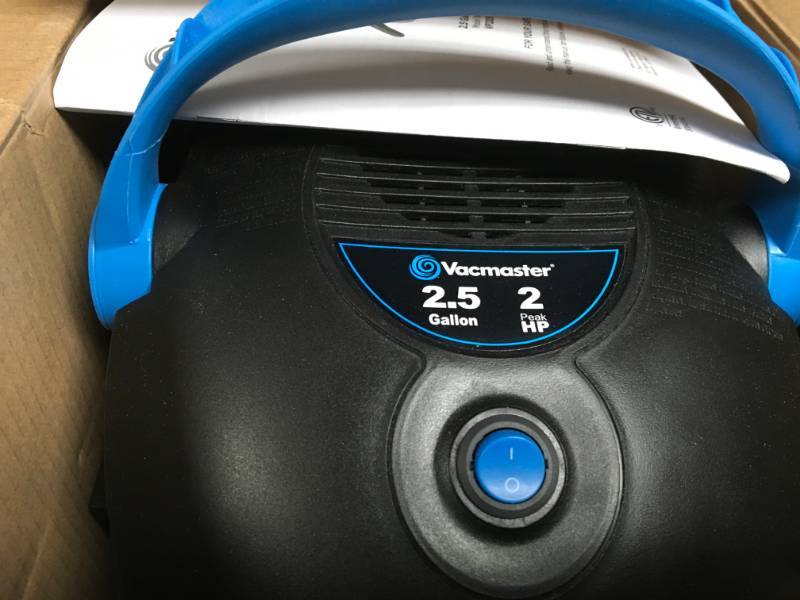 lot 14 image: Vacmaster 2.5-gal. WetDry Vacuum with Blower Function  in like new condition