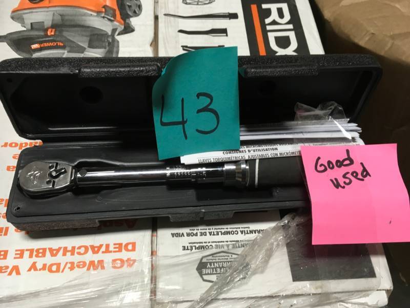 lot 43 image: Husky Micrometer Adjustable Torque Wrench used in working condition