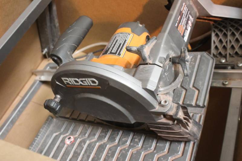 lot 108 image: RIDGID 7 in. Tile Saw with Stand USED IN WORKING CONDITIONS