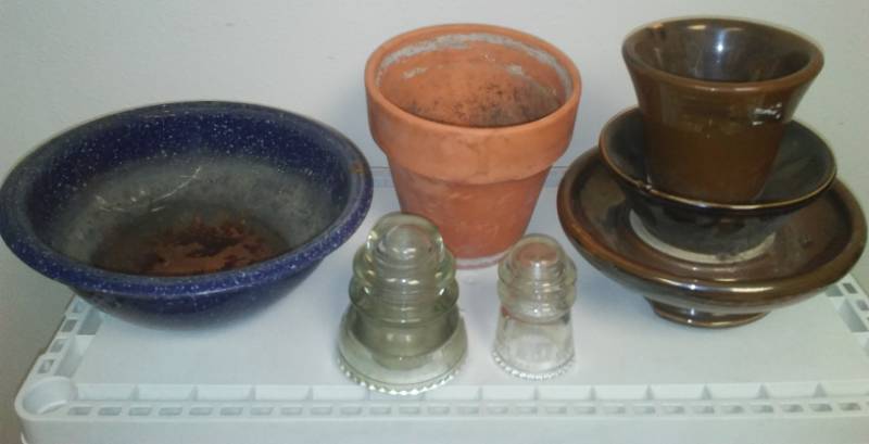 lot 5 image: Vintage enamel ware, insulators and more.