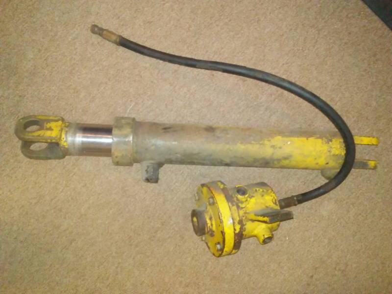 lot 60 image: Hydraulic Cylinders and Pumps. see pictures for all details.