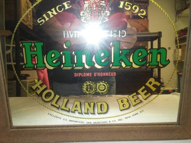 lot 11 image: Heineken beer sign