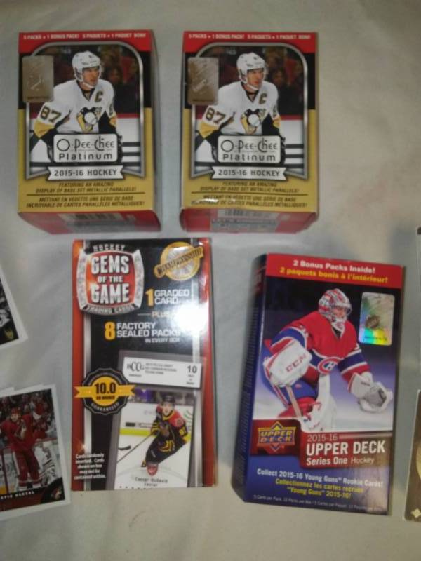 lot 26 image: Hockey card sets and 400 baseball cards