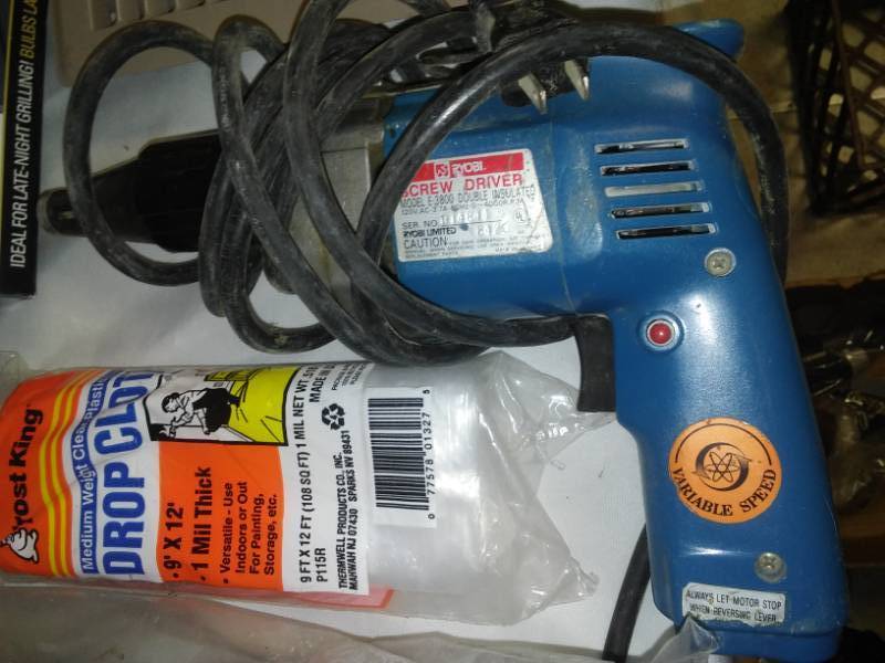 lot 42 image: Man stuff.