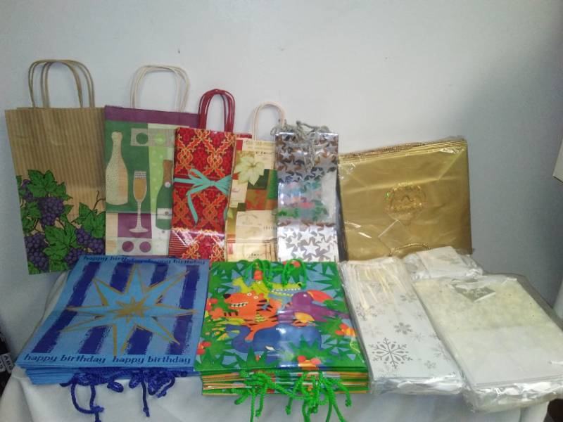 lot 63 image: 84 gift bags