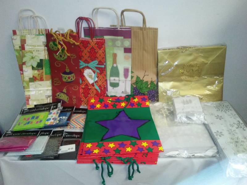 lot 67 image: 96 gift bags and envelopes.