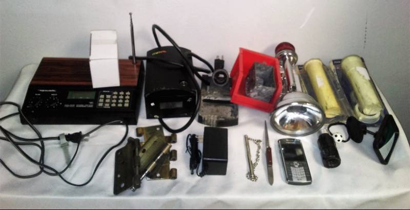 lot 90 image: Miscellaneous realistic scanner, soldering system, BlackBerry phone and more.