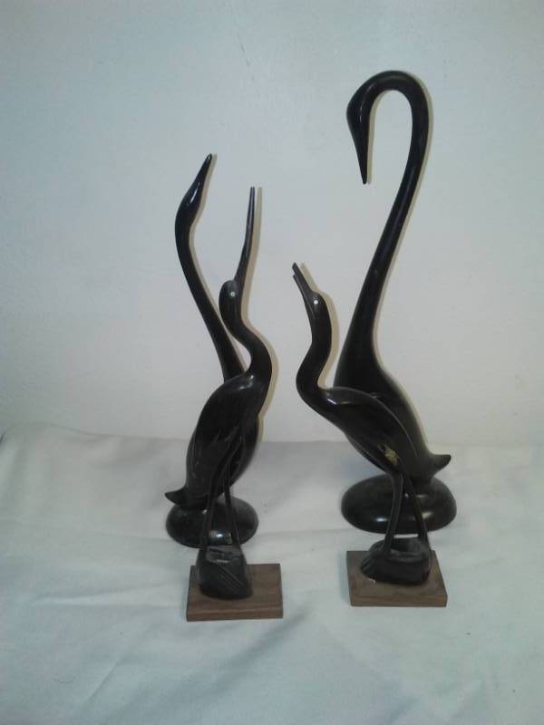 lot 94 image: Swans