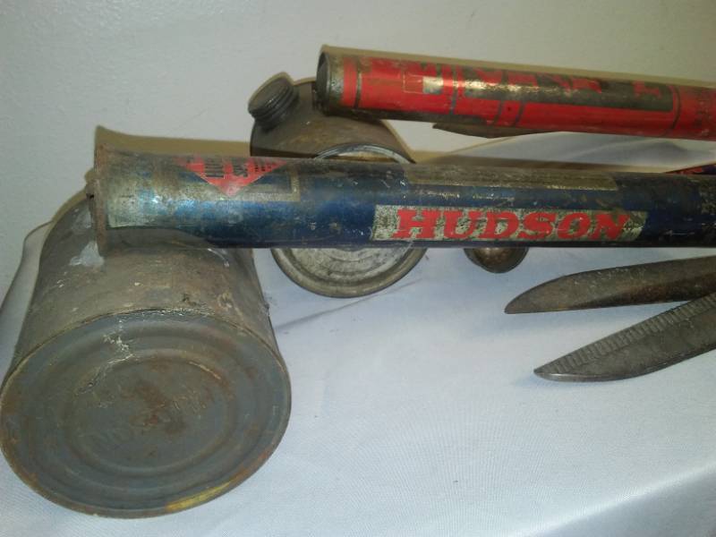 lot 106 image: Vintage Garden, hedge clippers and Bug sprayer.