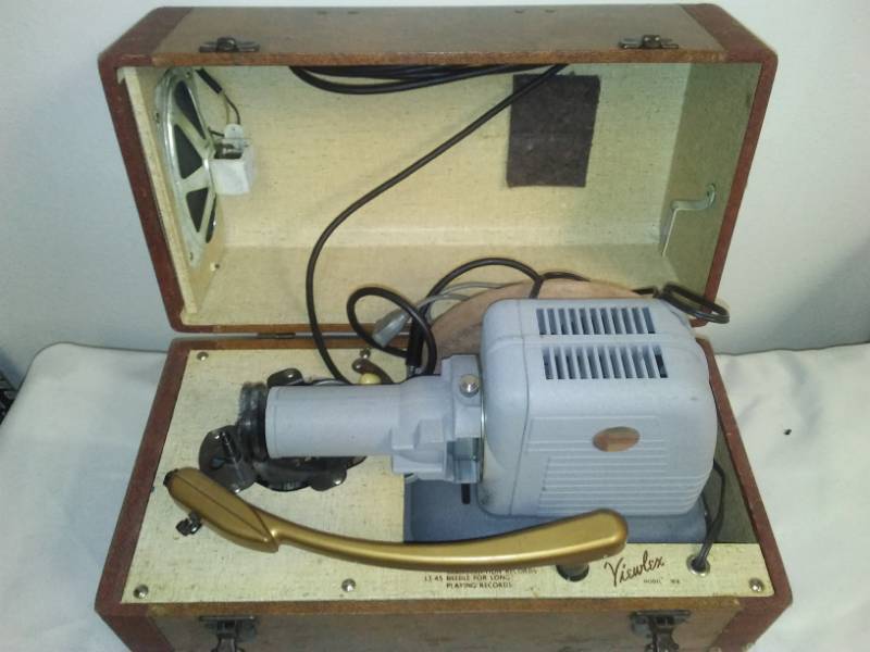 lot 117 image: Rare Viewlex slide project and record player convertible