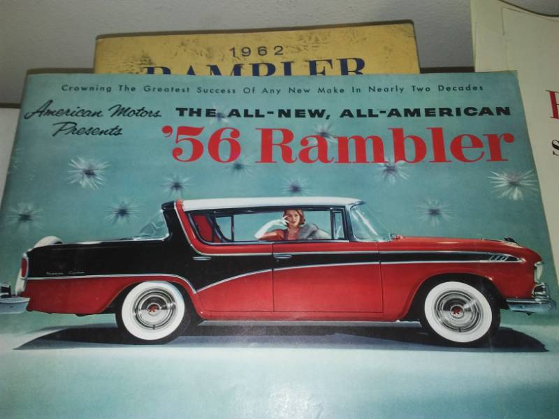 lot 119 image: 7 Rambler brochures and service manual.