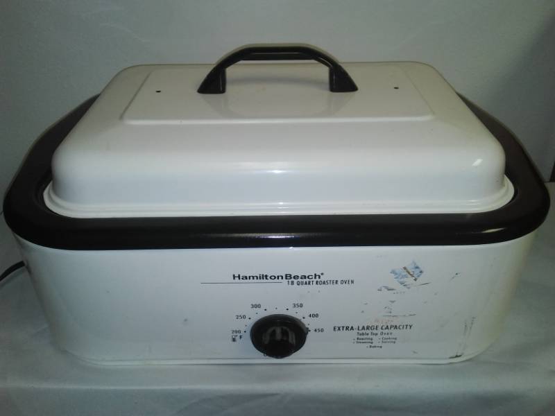 lot 139 image: Hamilton Beach 18 quart electric roaster.