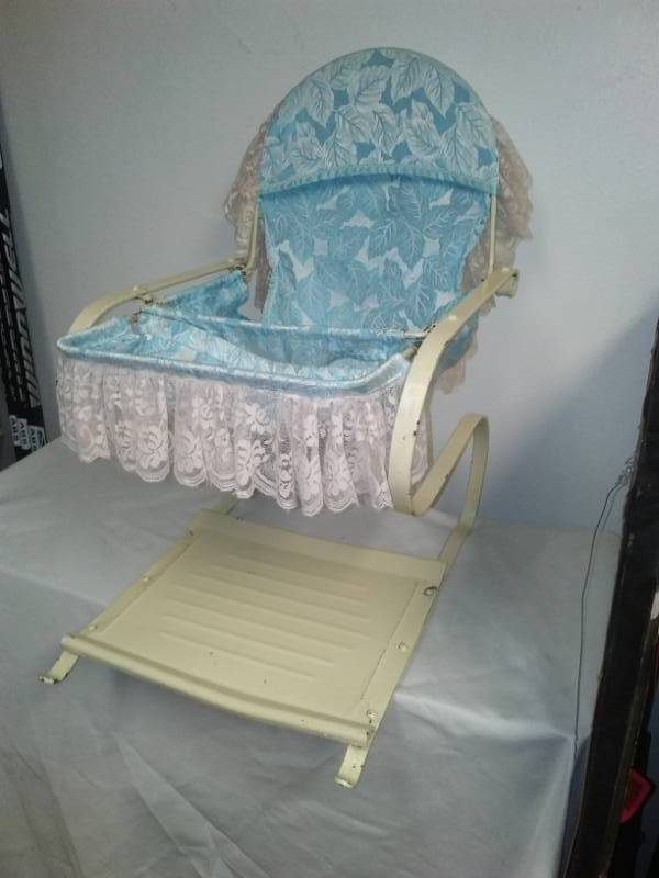 lot 140 image: Vintage Infant Spring Chair.