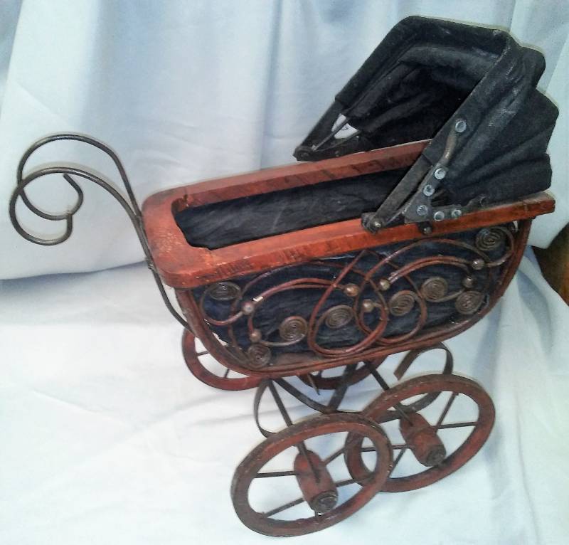 lot 153 image: Doll baby buggy, 15 X 17 X 9. Super cute
