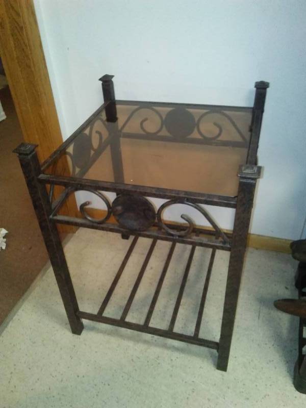 lot 177 image: Metal and glass end table