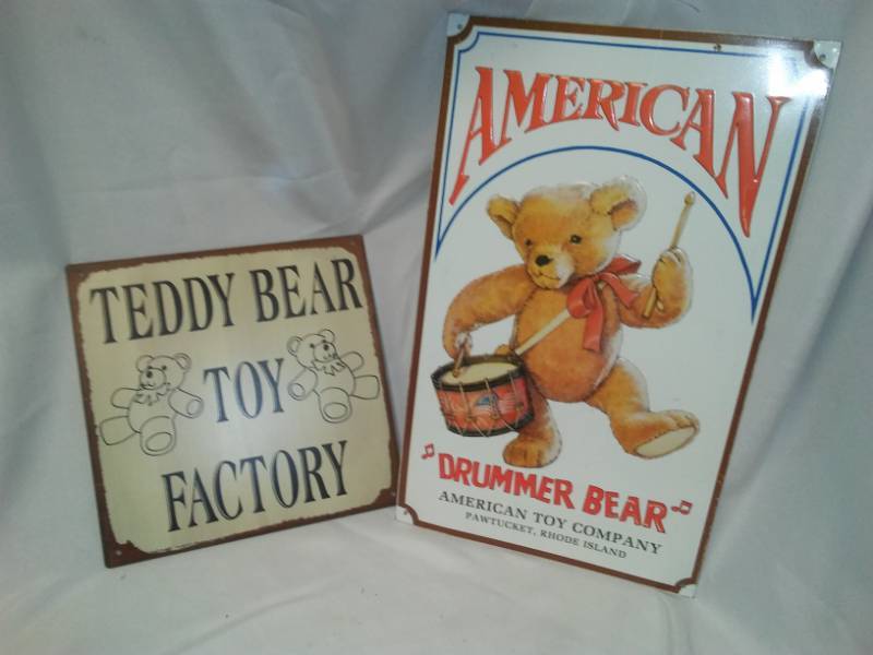 lot 195 image: Bear theme metal signs - new