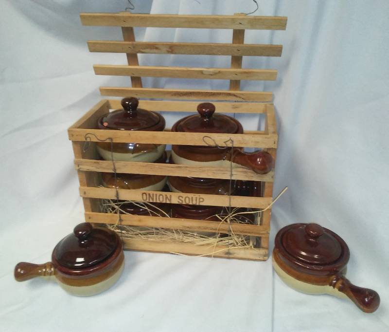 lot 200 image: Onion soup set - cute and functional.