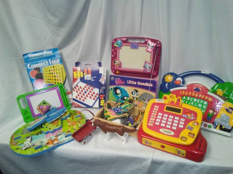 lot 204 image: toys - games activity sets and more.