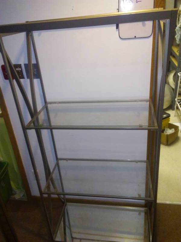 lot 238 image: Brushed nickel finish 4 shelf unit with mirrored bottom.