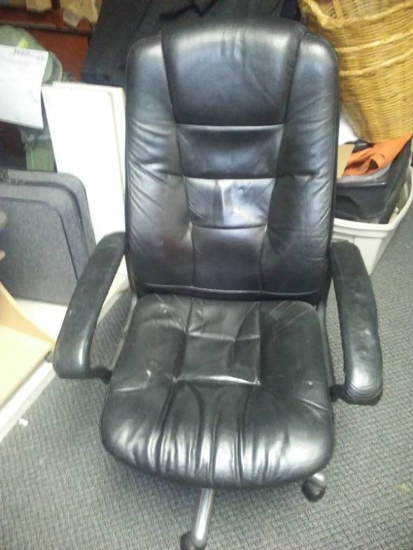 lot 241 image: leather five legs office desk chair, good shape.
