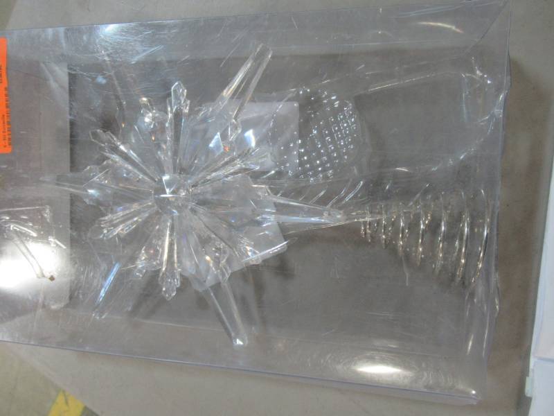 lot 73 image: Home Accents Holiday 13 in. Snowflake Tree Topper, Model HE790TT