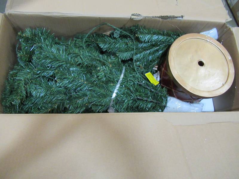 lot 18 image: Home Accents Holiday 4.5 Porch Tree with Drum Stand & Lights, 722737