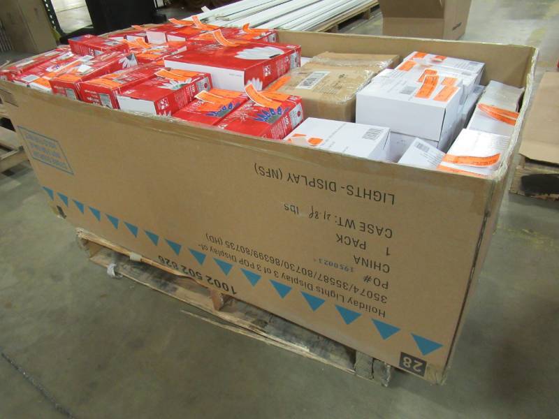 lot 149 image: Huge Box Full of Miscellaneous Lights, Colored, Clear, Mini, Icicles, IndoorOutdoor and More