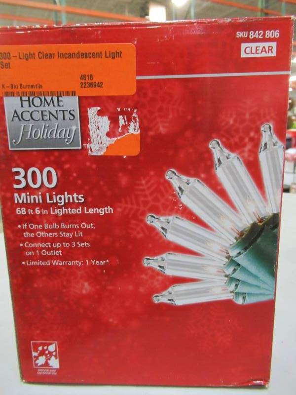 lot 170 image: 6 Boxes of Home Accents Holiday 300-Light Clear Incandescent Light Set, TOL-300L-C