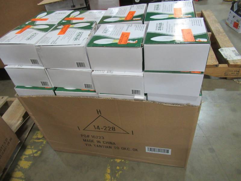 lot 140 image: 56 Boxes of Mixed Vickerman 00020 - C9 Intermediate Screw Base Clear (25 pack) Christmas Light Bulbs