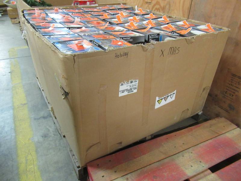 lot 210 image: BIDDERS CHOICE 25 Packs of C9 Incandescent Bulbs. Each pack contains 25 Bulbs. - FIRST COME FIRST CHOICE