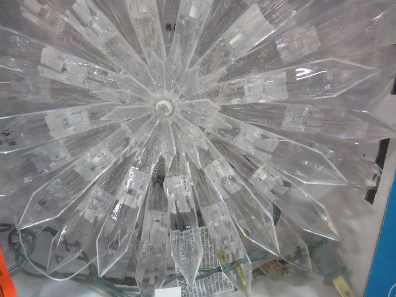 lot 250 image: GE Holiday Classics Glittered Starburst Tree Topper, 71250HD