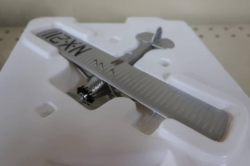 lot 311 image: Hallmark Legends of Flight Die-cast Plane - Spirit of St. Louis