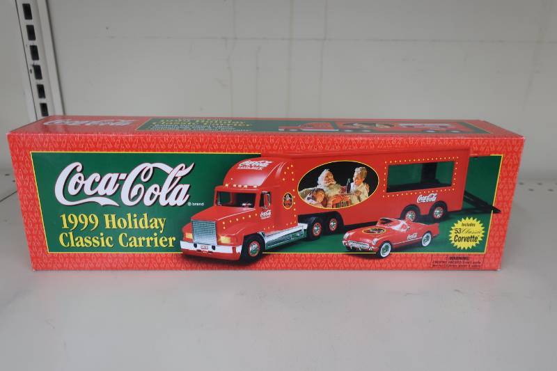 lot 314 image: 1999 Coca-Cola Holiday Classic Carrier & 53 Corvette
