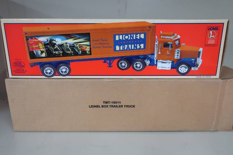 lot 322 image: Lionel Box Trailer Toy Truck