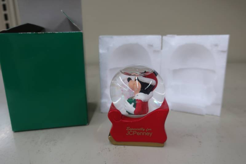 lot 344 image: Miniature Mickey Mouse Snowglobe