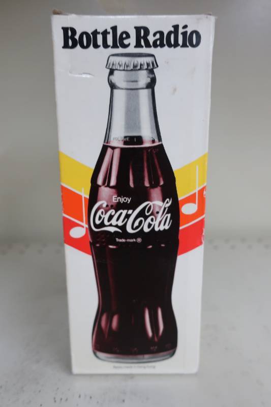 lot 352 image: Vintage Coca-Cola Bottle Radio