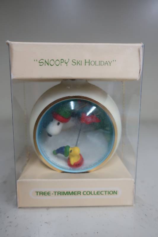 lot 358 image: Vintage 1980 Hallmark Snoopy Christmas Tree Ornament
