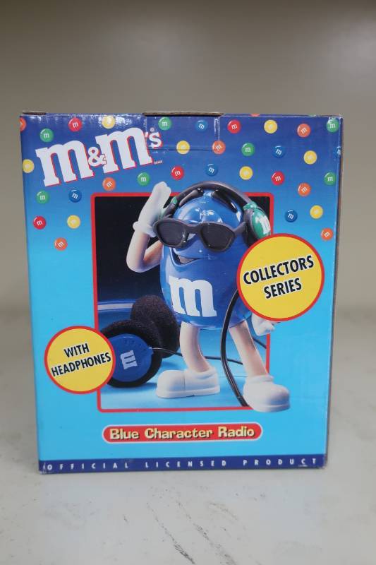lot 359 image: Radio Shack Blue M&M Character Radio