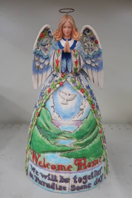 lot 362 image: Jim Shore Heartwood Creek Angel