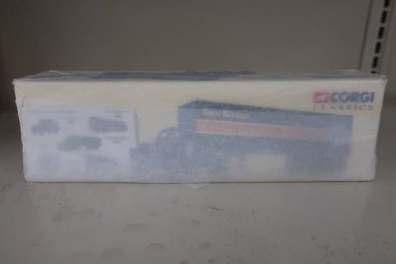 lot 363 image: Corgi Classics Great Northern Railway Tractor Trailer