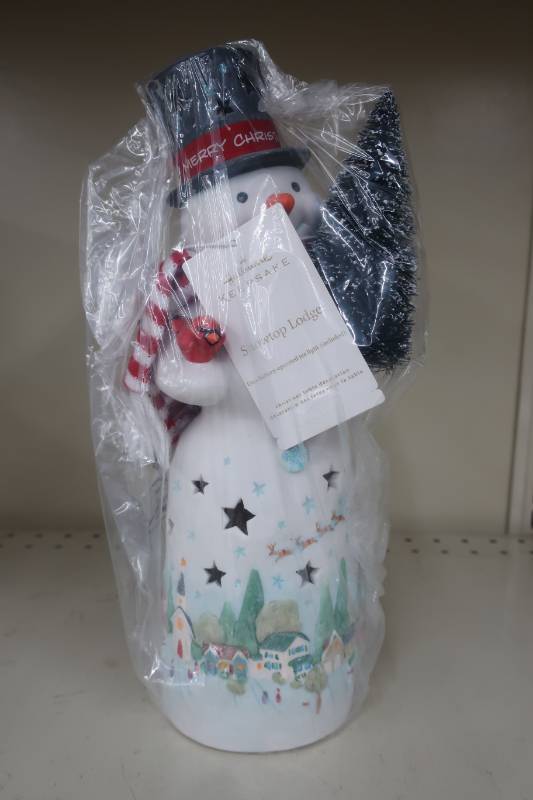 lot 367 image: Hallmark Keepsake Porcelain Snowtop Lodge Snowman Tabletop Decoration