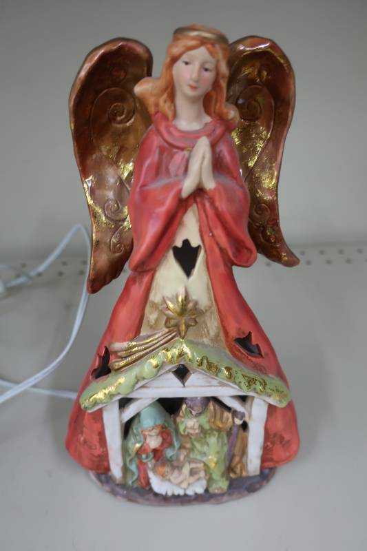 lot 381 image: Angel & Nativity Scene Lamp