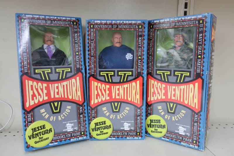 lot 382 image: Set of Jesse Ventura Dolls
