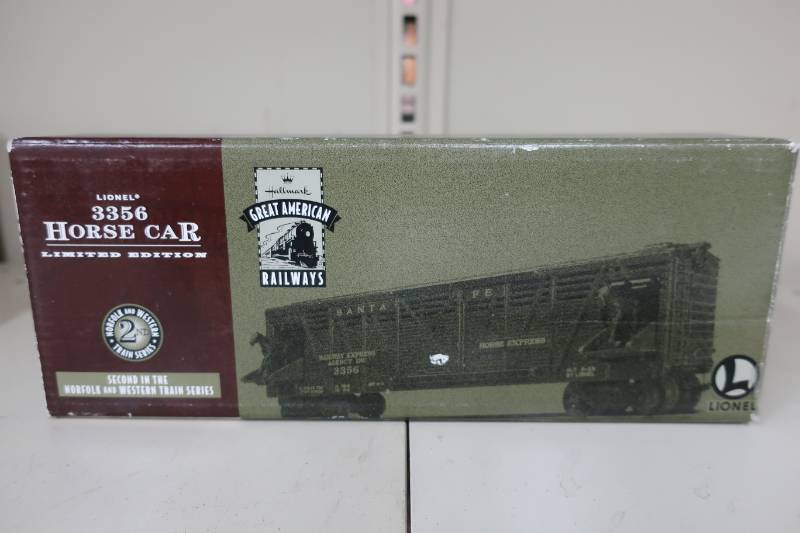 lot 387 image: Hallmark Norfolk & Western Train Horse Car