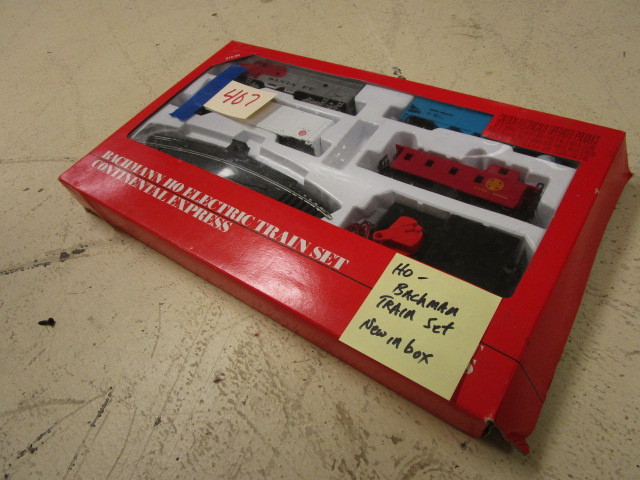 lot 407 image: HO TRAIN SET