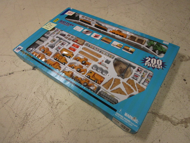lot 409 image: TOY TOWN 200 PIECE PLAY SERIES