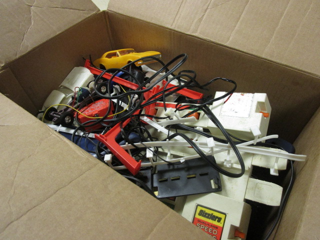 lot 418 image: ELECTRIC RACE TRACK  ACCESSORIES