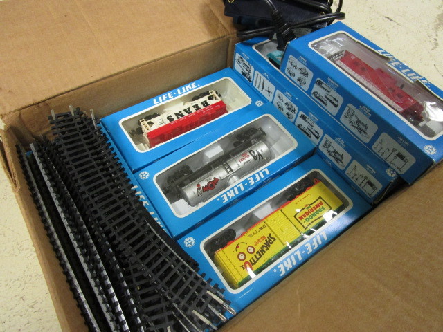 lot 420 image: CAMPBELLS SOUP TRAIN SET