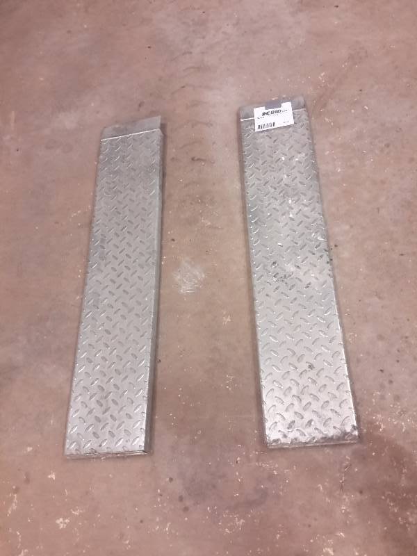lot 614 image: Diamond Plate Loading Ramps